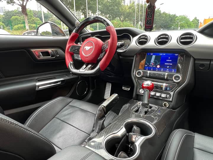 Фото 25 - Ford Mustang