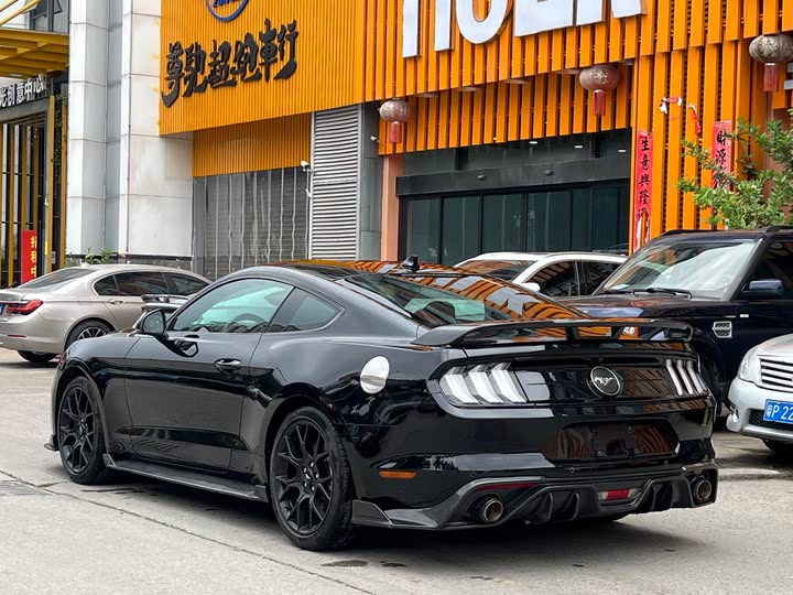 Фото 4 - Ford Mustang