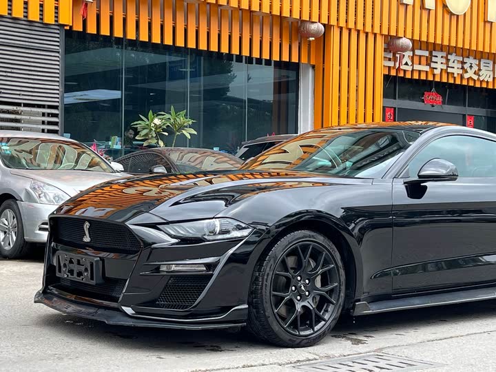 Фото 9 - Ford Mustang