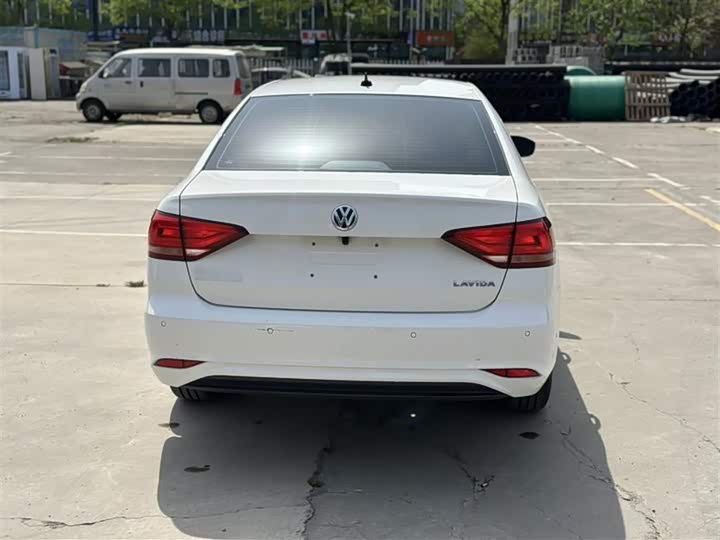 Фото 10 - Volkswagen Lavida