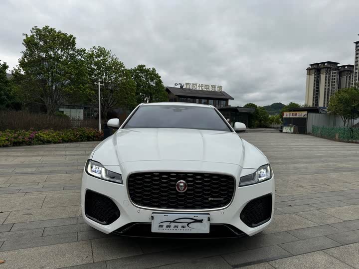 Фото 1 - Jaguar XF L