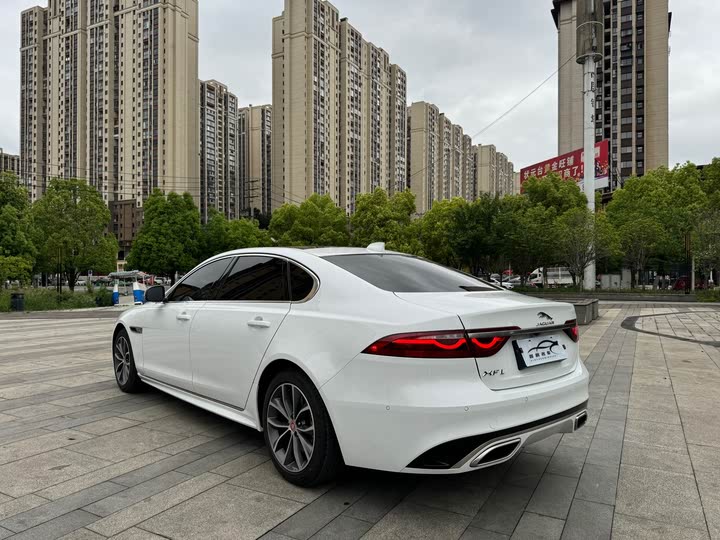 Фото 7 - Jaguar XF L