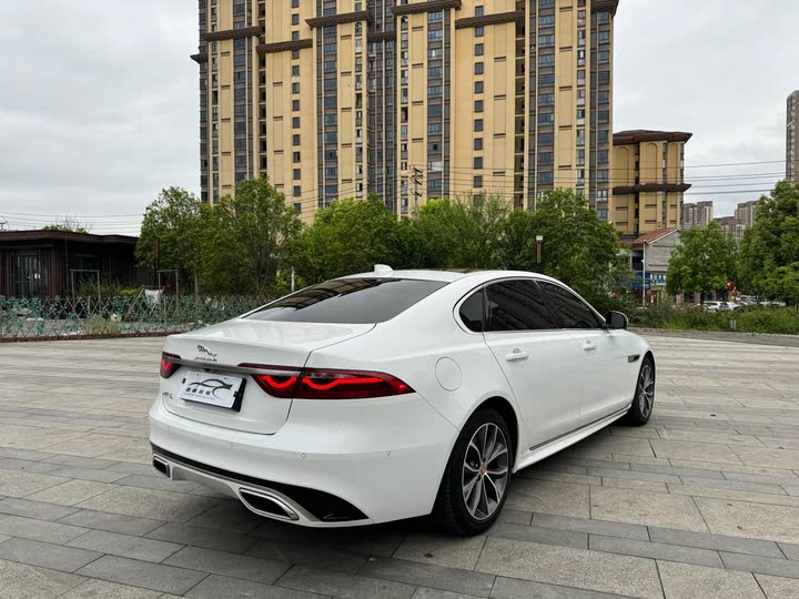 Фото 8 - Jaguar XF L