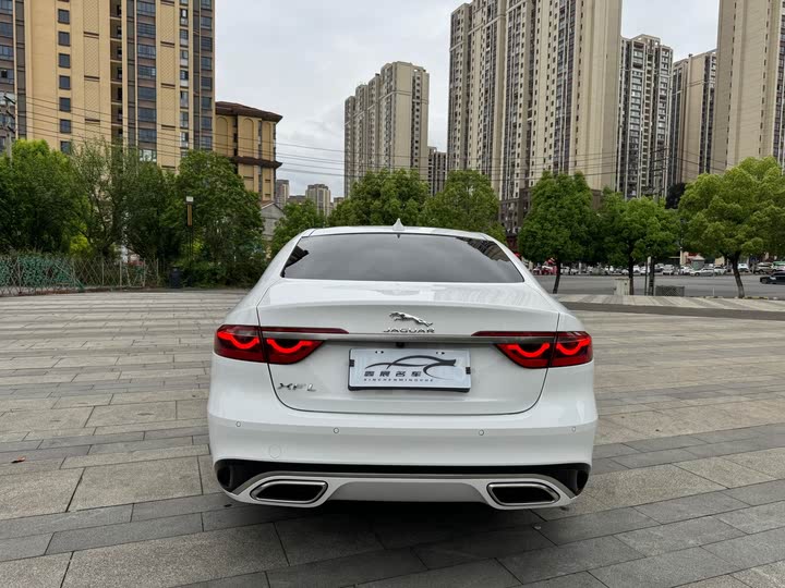 Фото 9 - Jaguar XF L