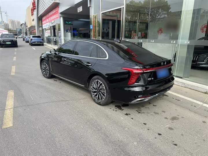 Фото 10 - Hongqi H5