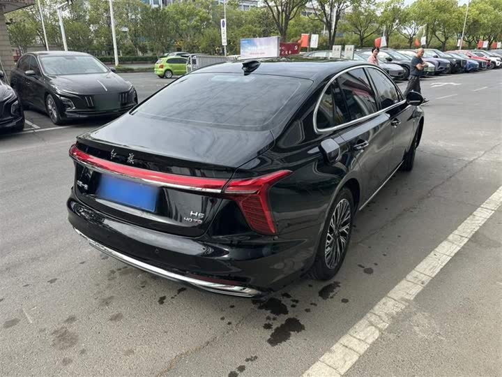 Фото 14 - Hongqi H5