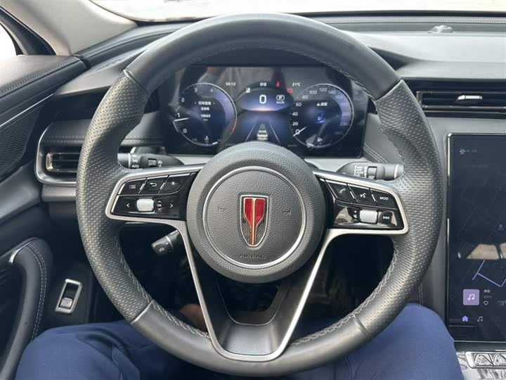 Фото 17 - Hongqi H5