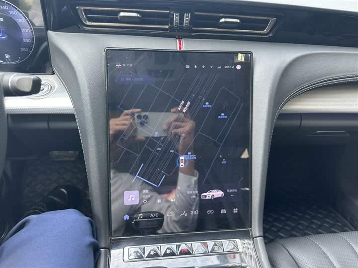 Фото 18 - Hongqi H5