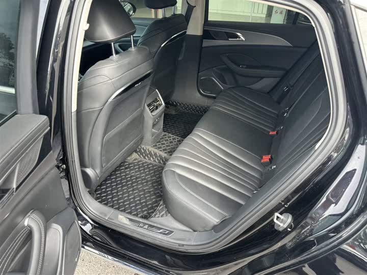 Фото 21 - Hongqi H5