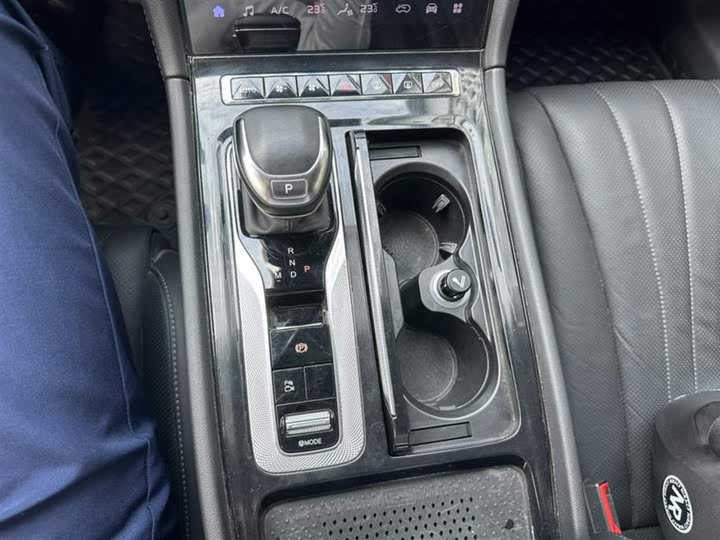 Фото 9 - Hongqi H5