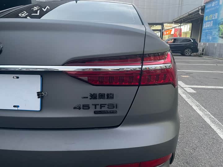 Фото 14 - Audi A6L