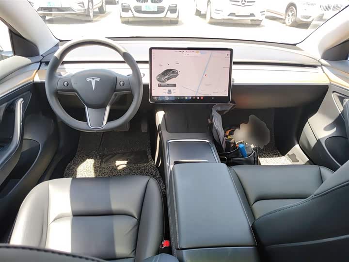 Фото 10 - Tesla Model 3