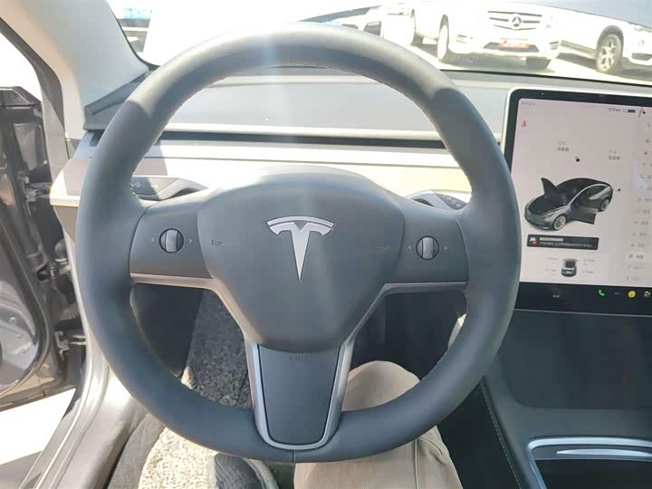 Фото 11 - Tesla Model 3