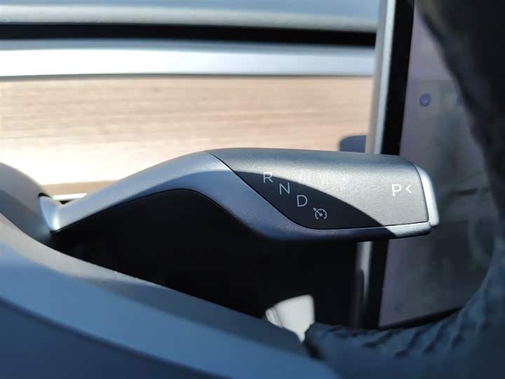 Фото 14 - Tesla Model 3