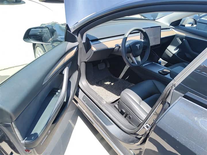 Фото 16 - Tesla Model 3