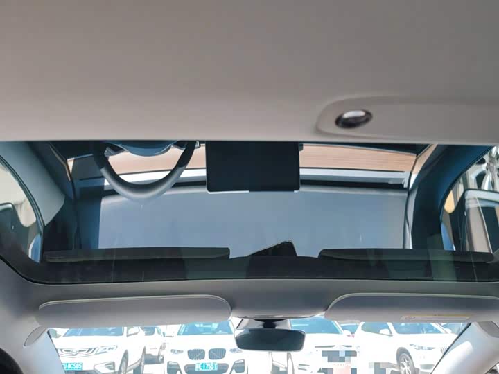 Фото 18 - Tesla Model 3