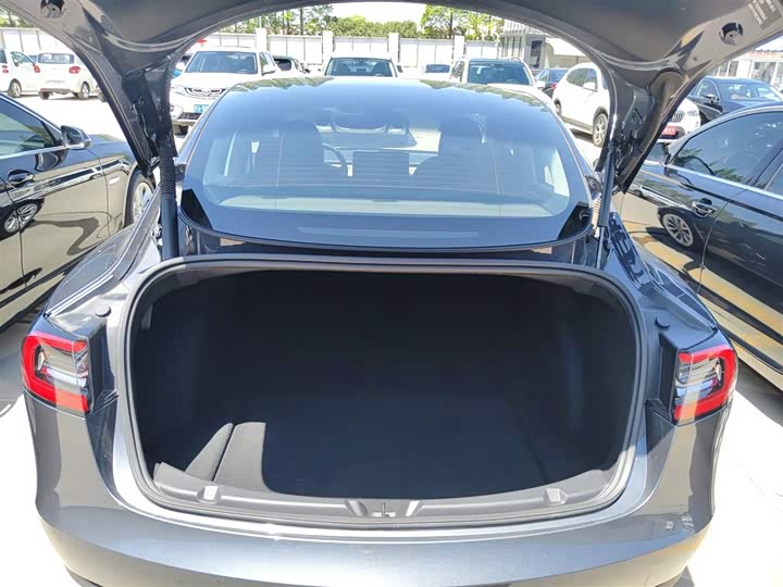 Фото 19 - Tesla Model 3