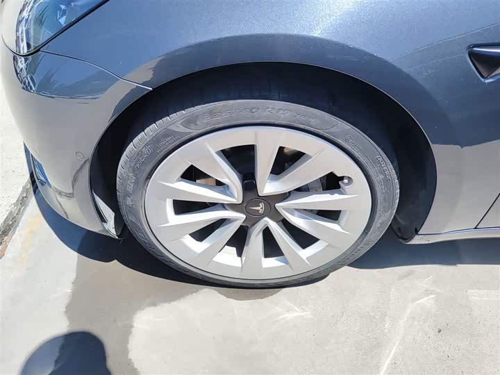 Фото 23 - Tesla Model 3