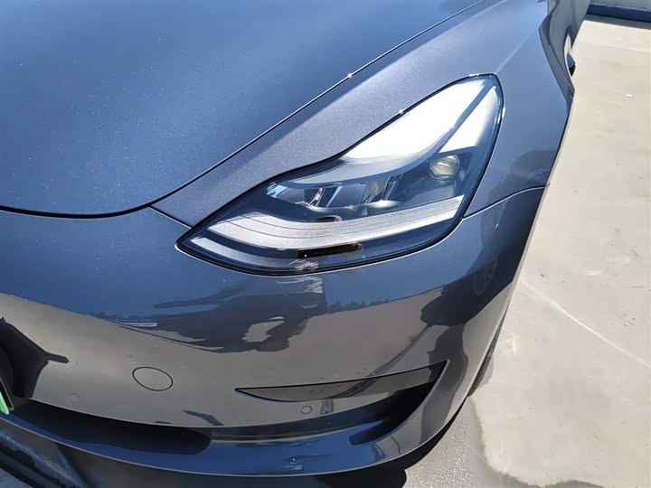 Фото 24 - Tesla Model 3