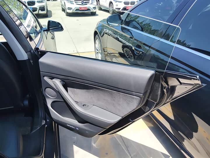 Фото 27 - Tesla Model 3