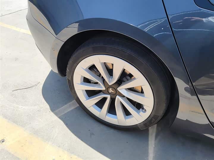 Фото 30 - Tesla Model 3