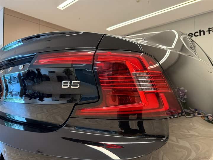 Фото 10 - Volvo S90