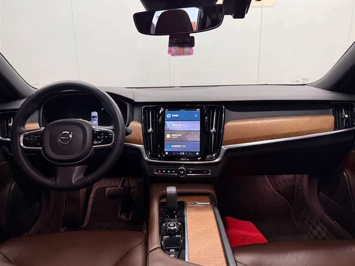 Фото 12 - Volvo S90