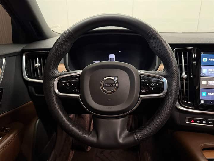 Фото 13 - Volvo S90