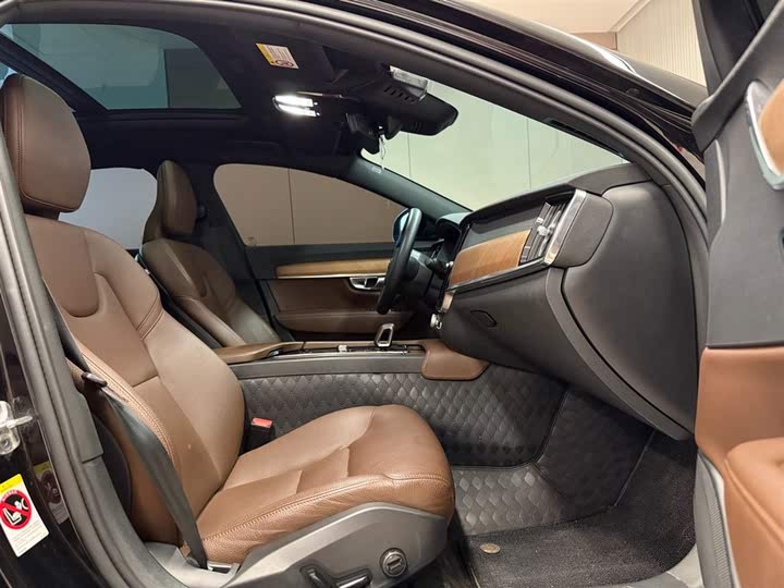 Фото 17 - Volvo S90