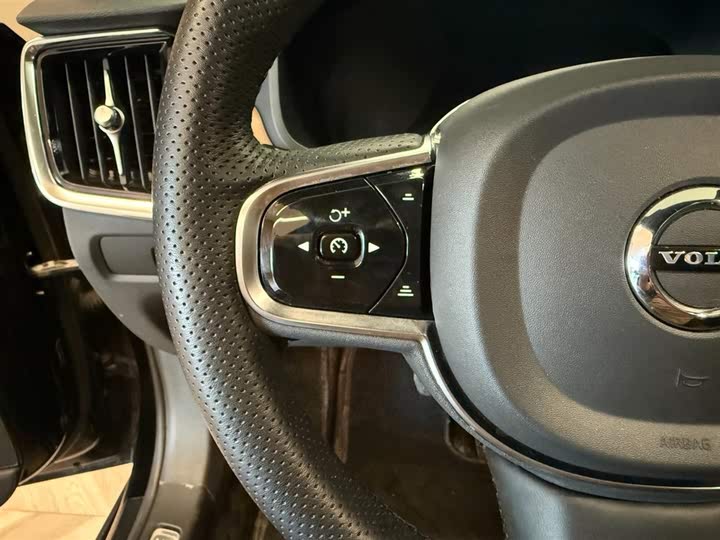 Фото 20 - Volvo S90