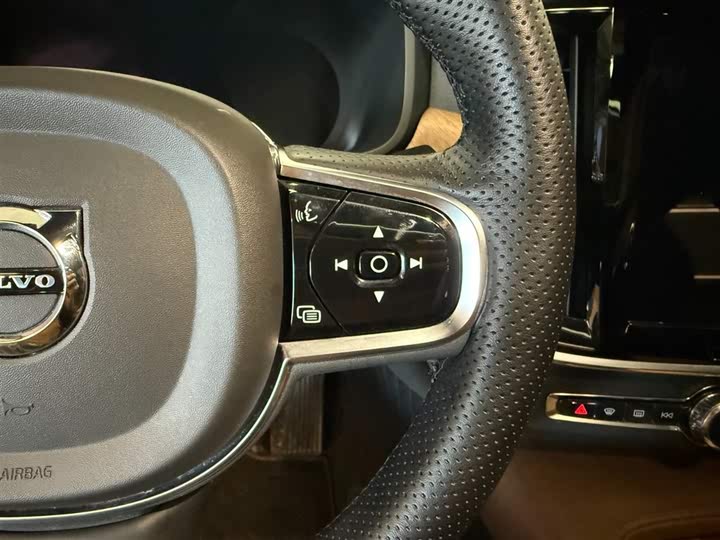 Фото 21 - Volvo S90