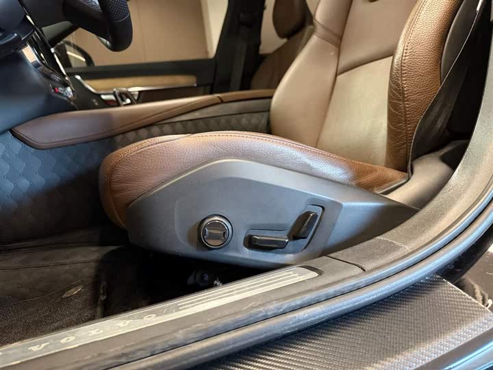 Фото 24 - Volvo S90