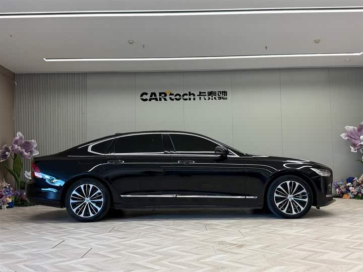 Фото 4 - Volvo S90