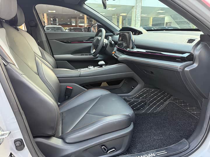 Фото 10 - Changan UNI-V