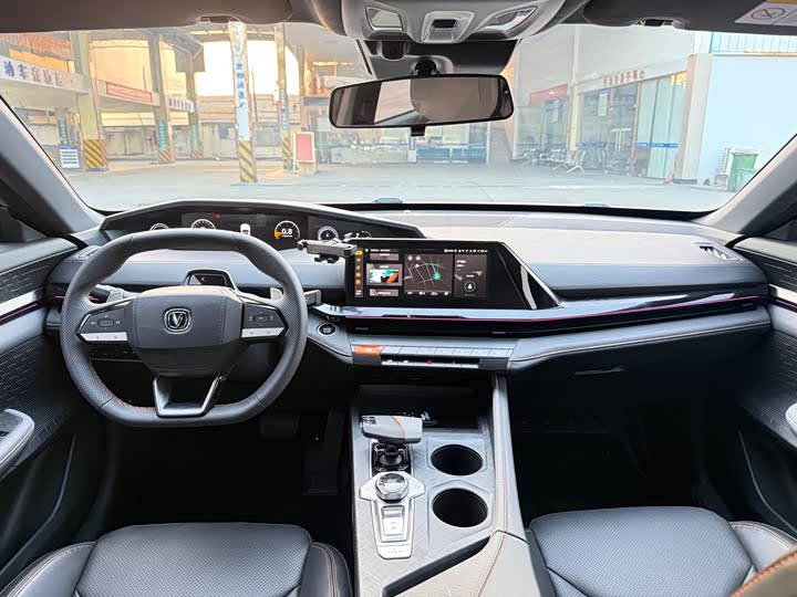 Фото 6 - Changan UNI-V