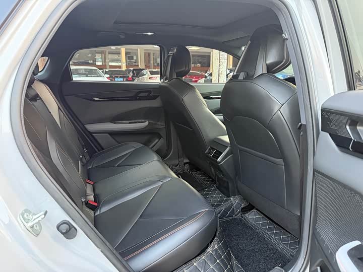 Фото 9 - Changan UNI-V