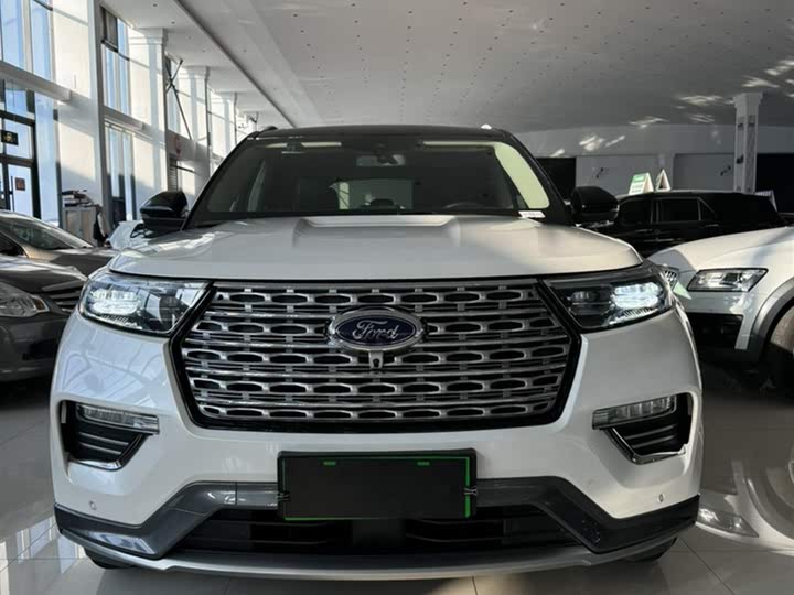 Фото 10 - Ford Explorer
