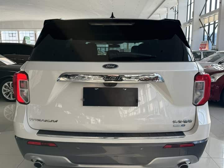 Фото 13 - Ford Explorer