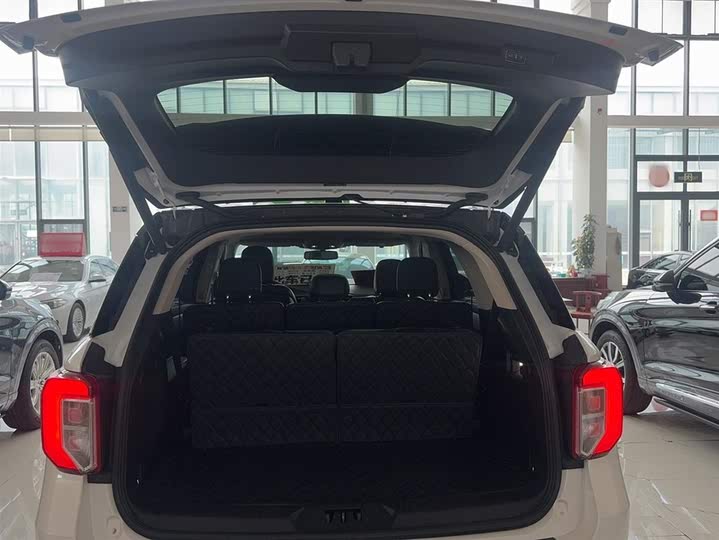 Фото 15 - Ford Explorer