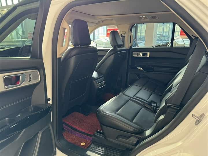 Фото 19 - Ford Explorer