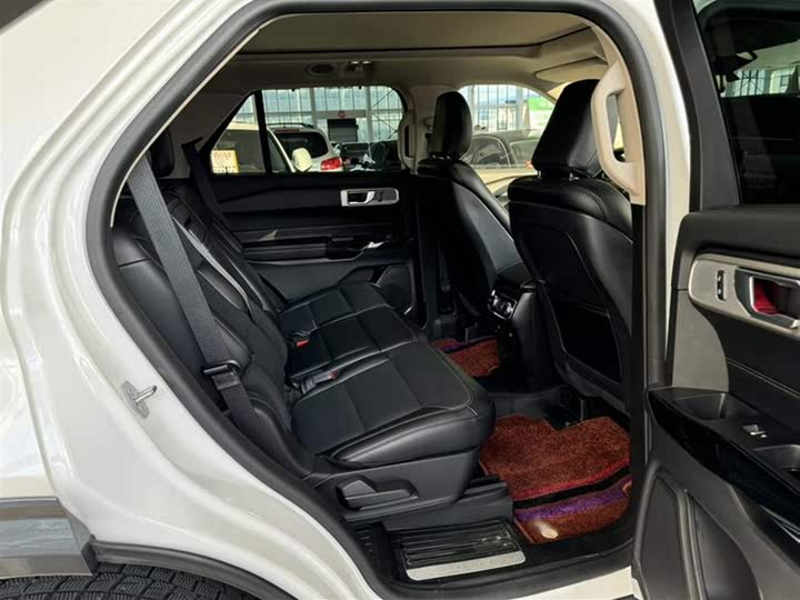 Фото 4 - Ford Explorer