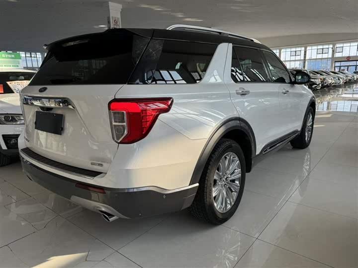 Фото 9 - Ford Explorer