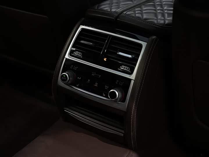 Фото 12 - BMW 7 Series