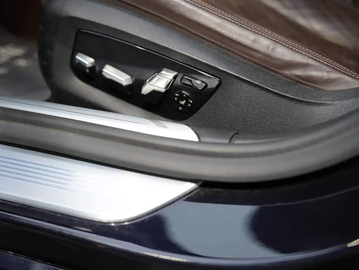 Фото 13 - BMW 7 Series