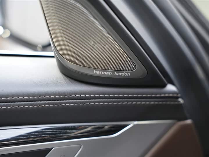 Фото 15 - BMW 7 Series