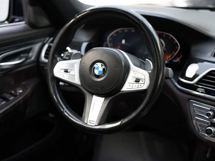 Фото 16 - BMW 7 Series