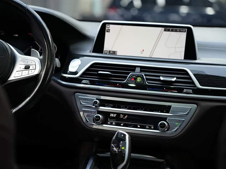 Фото 19 - BMW 7 Series