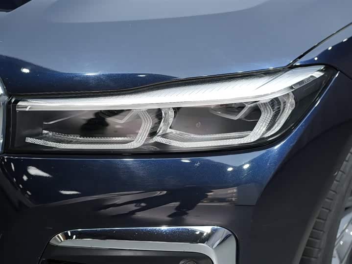 Фото 21 - BMW 7 Series