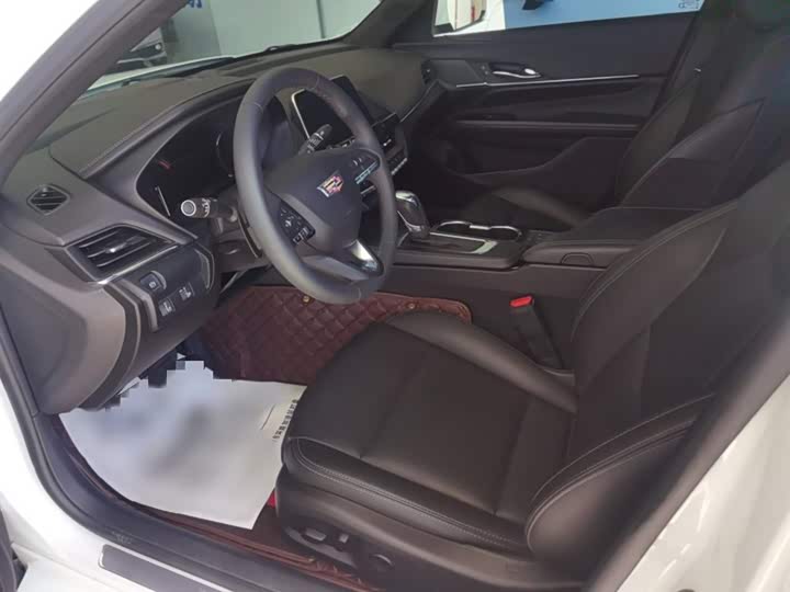 Фото 11 - Cadillac CT4