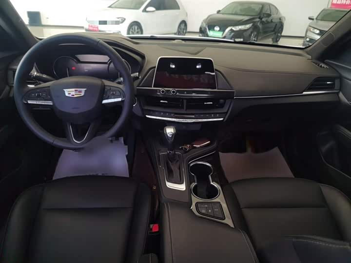 Фото 12 - Cadillac CT4